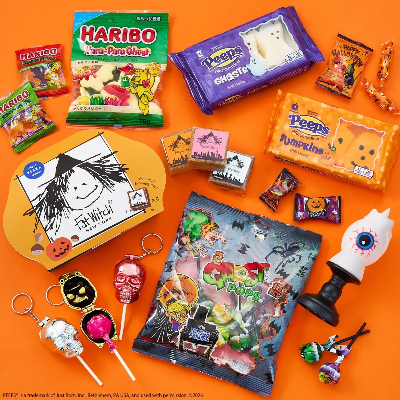 PLAZAハロウィンプロモーション「Spooky Candy Treats!!」の各種お菓子や雑貨の集合写真