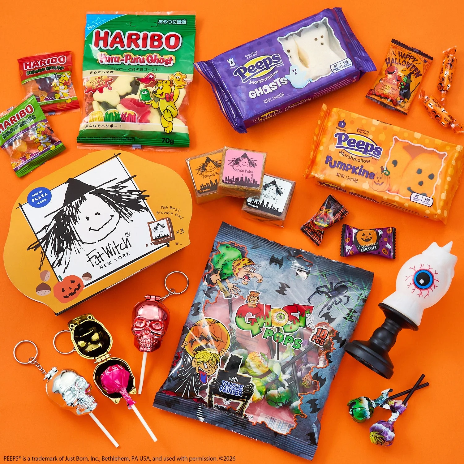 PLAZAハロウィンプロモーション「Spooky Candy Treats!!」の各種お菓子や雑貨の集合写真