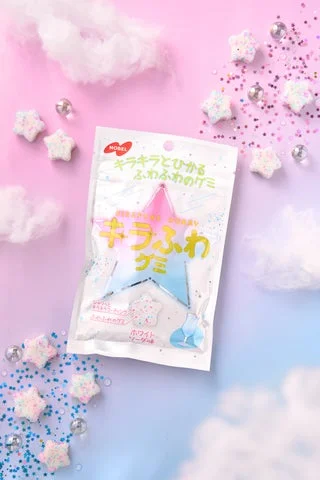 キラふわグミ ホワイトソーダ味のパッケージと星型のグミが散りばめられた幻想的なイメージ