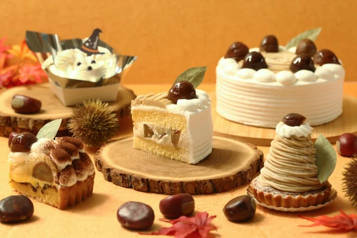 秋限定の栗スイーツ各種（モンブラン、ケーキ、プリン）の盛り合わせ
