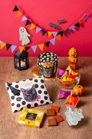 黒ネコとゴーストのイラストが描かれたゴディバのハロウィン限定チョコレート商品群