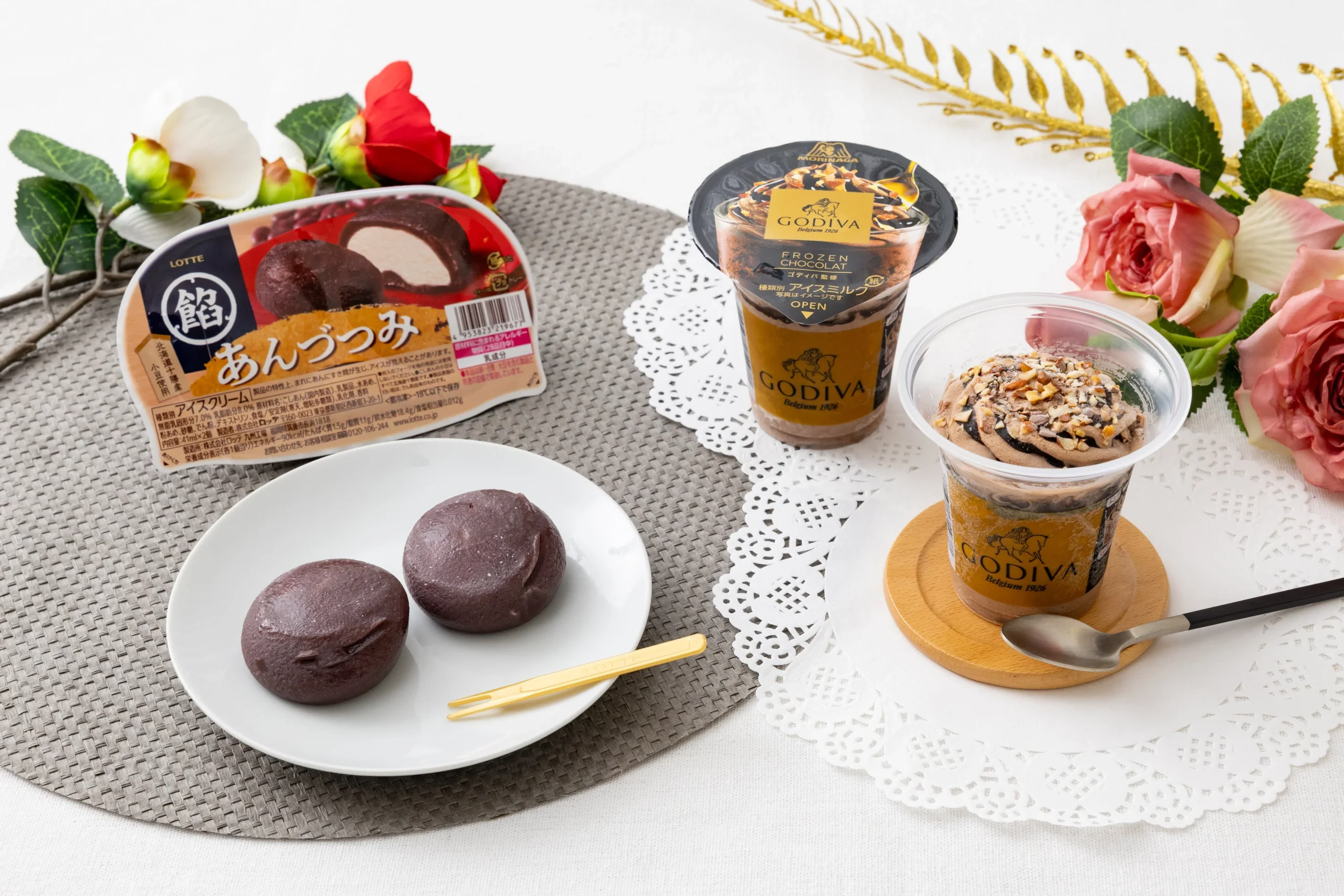 「ロッテ あんづつみ」と「ゴディバ監修 フローズンショコラアイス」の2品が並ぶ商品写真