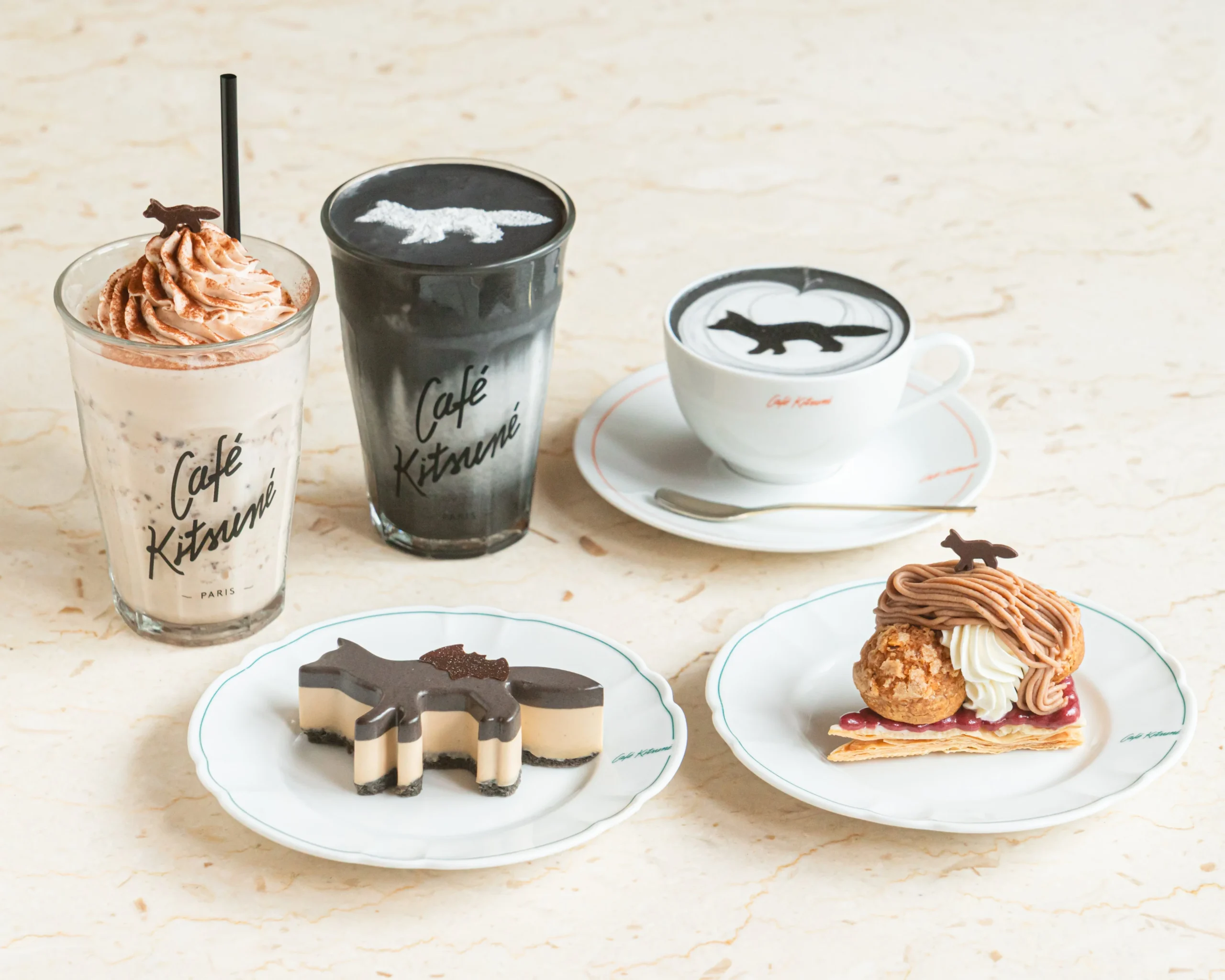 Café Kitsunéの新作ドリンクとスイーツの集合写真