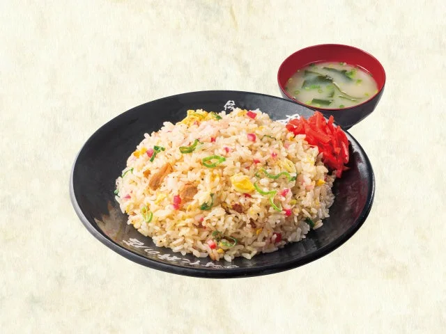 味噌汁付きの「チャーハン」単品画像。