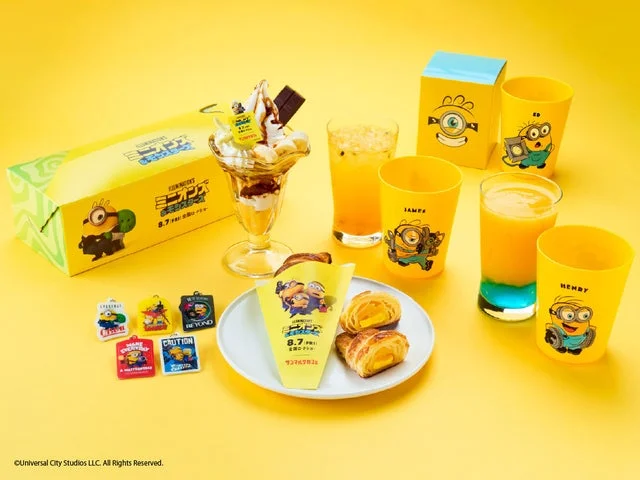ミニオンズ＆モンスターズとコラボしたパン、ドリンク、カップ、グッズの集合写真