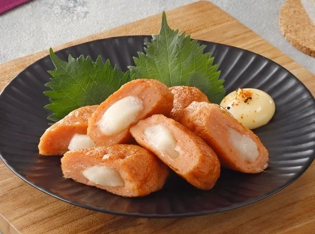 断面が見えるようにカットされた明太もち巻