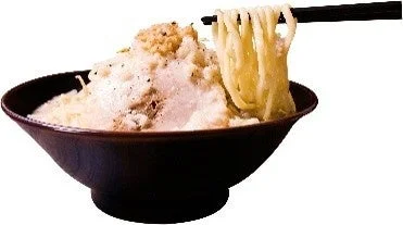 箸で麺を持ち上げた塩壱郎ラーメンのアップ