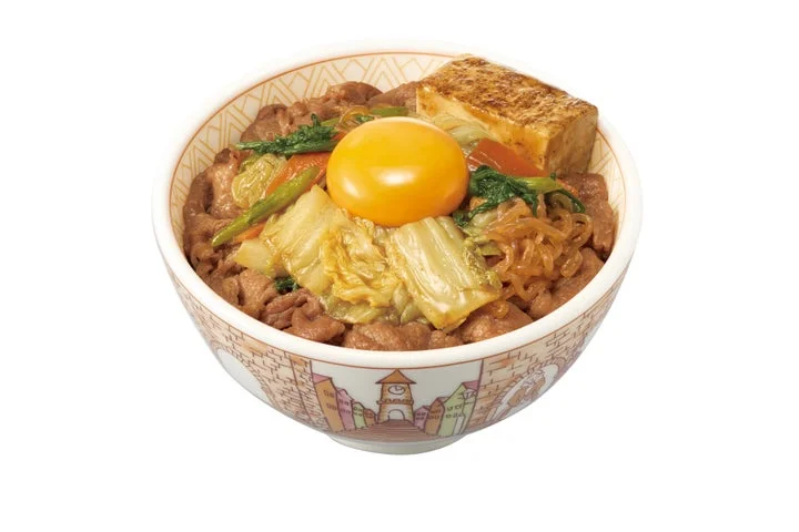 卵黄が中央に乗った月見すきやき牛丼