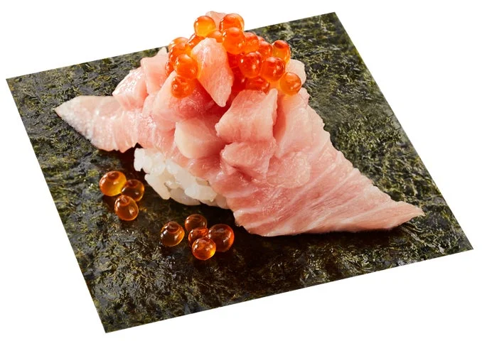 大とろにいくらをトッピングした「ほおばる贅沢！大とろ尽くし包み いくらのせ」