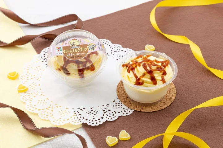 カップに入ったポムポムプリンのクリームミルクプリン