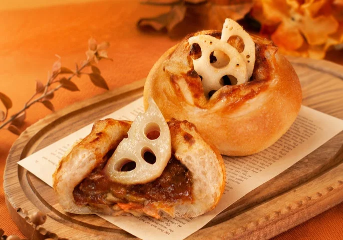 シャキシャキ根菜の焼きカレーパンの断面