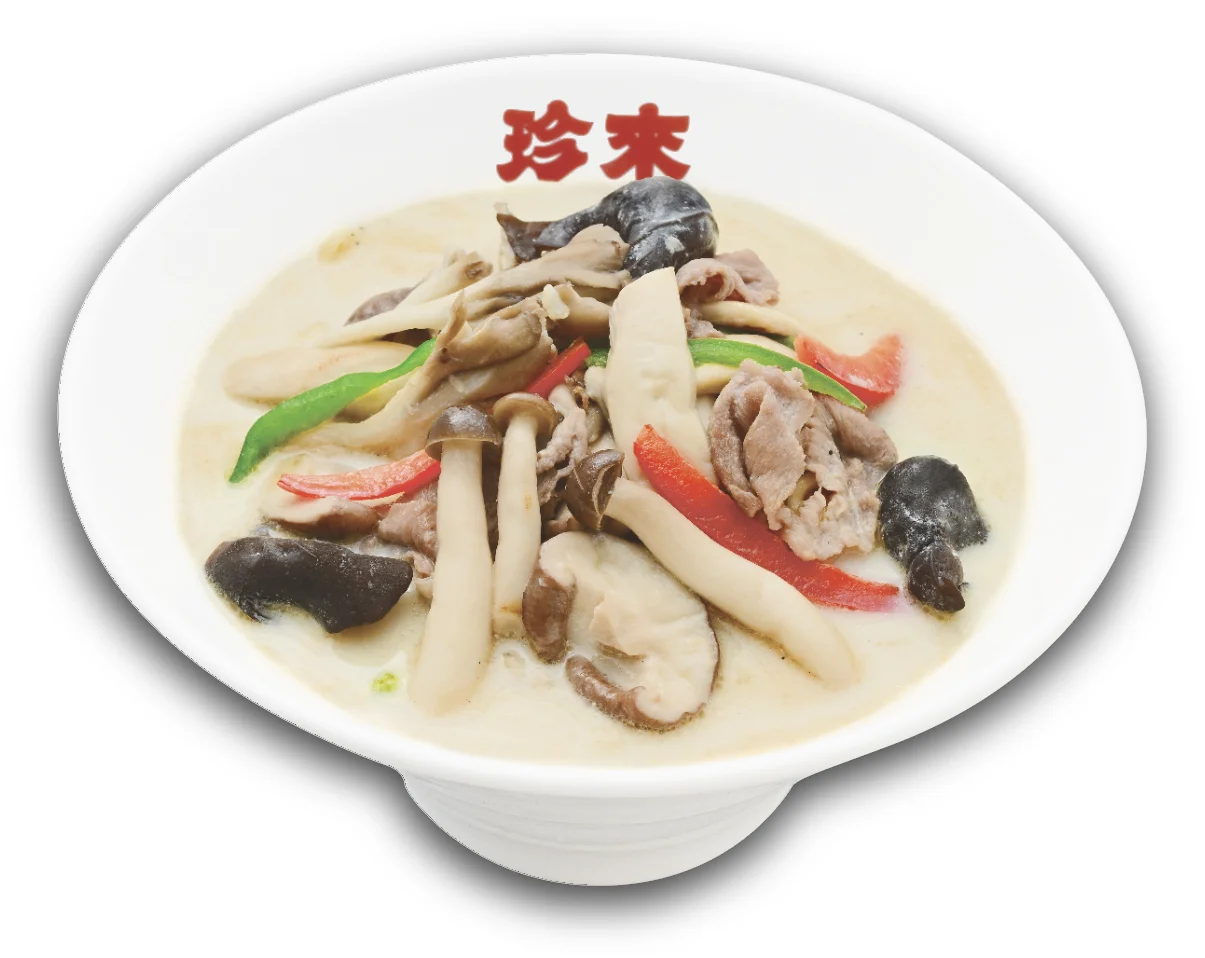 きのこ豆乳タンメンの完成品。白碗にきのこ・豚肉・野菜入りの豆乳スープ