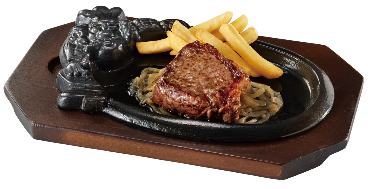 炭焼きスペシャルサーロインステーキランチのステーキとフライドポテト