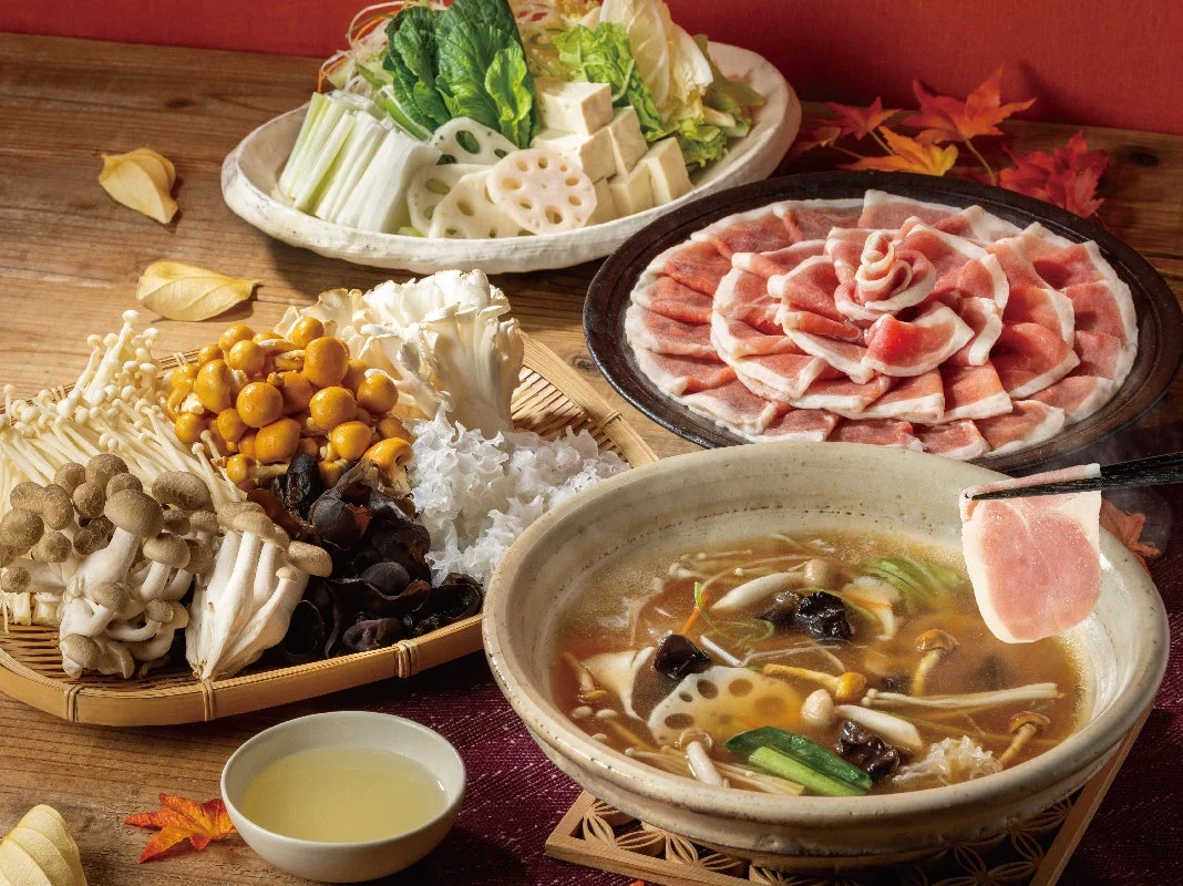 鴨しゃぶ＆黒毛和牛 食べ放題コースの鍋料理と具材