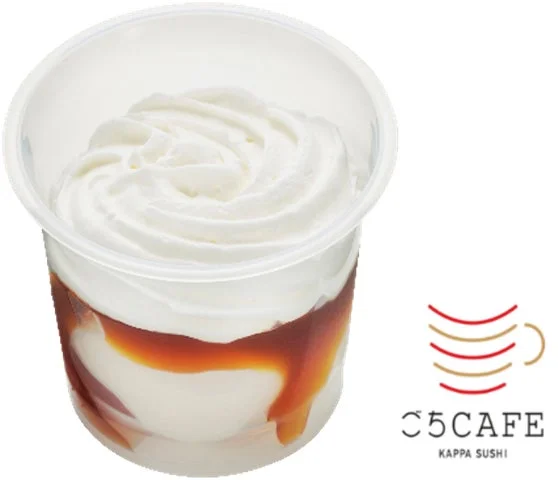 カップに入ったホイップクリームたっぷりのみたらし団子