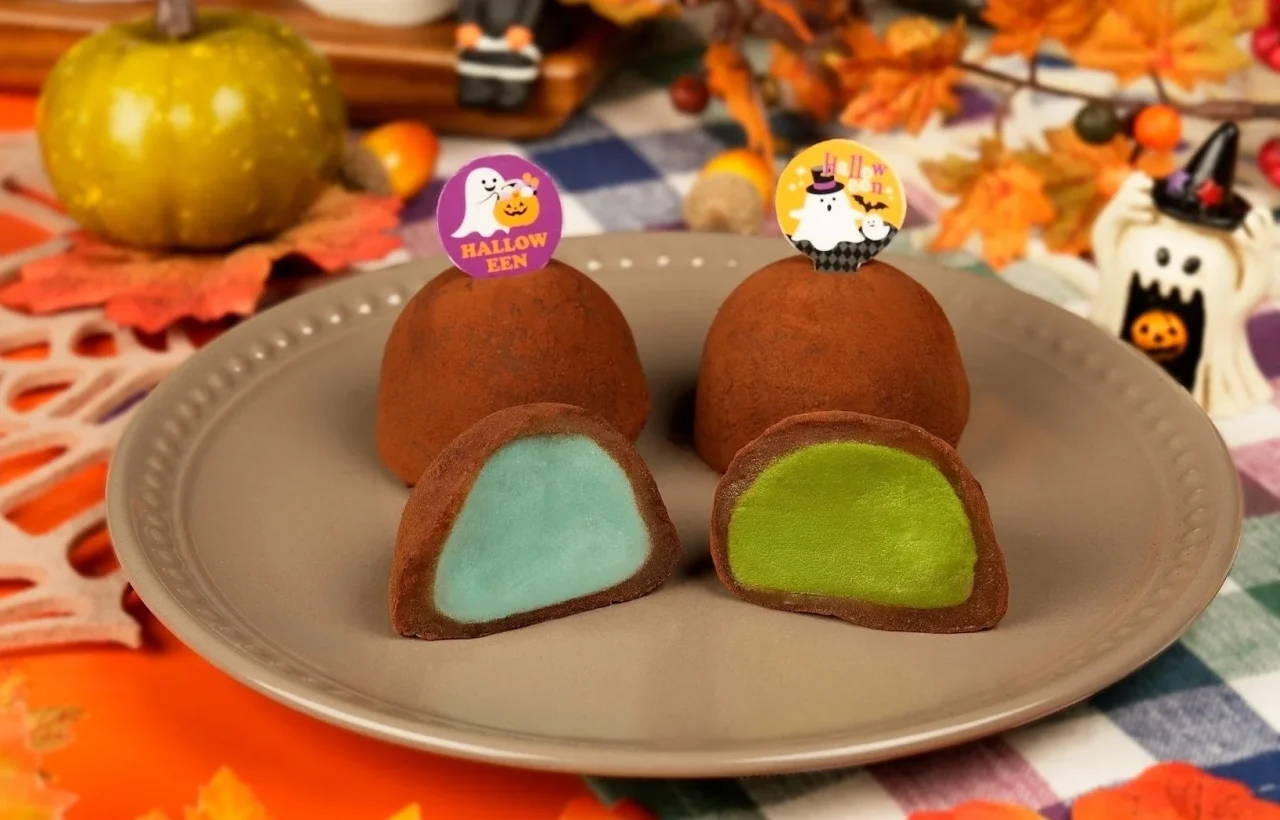 ハロウィンピック付きのチョコミント大福とピスタチオチョコ大福