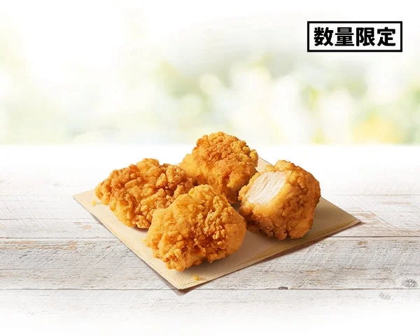 皿に盛られた4ピースのザクゴロ食感チキン