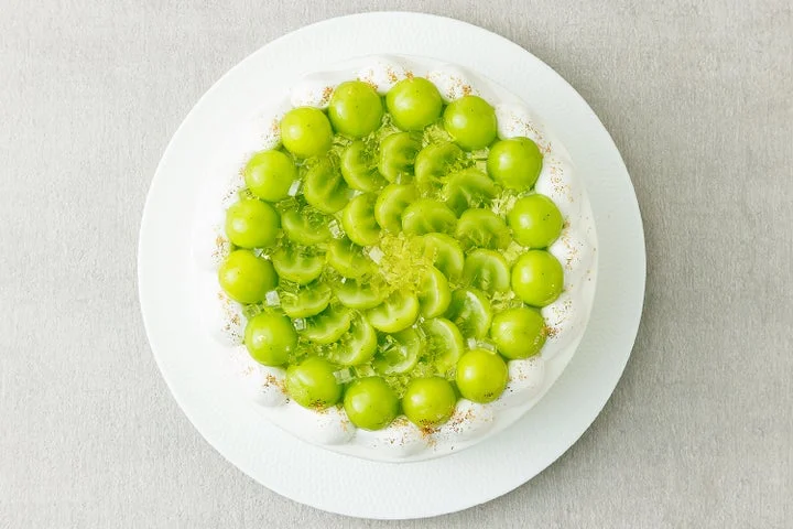 ホールケーキを真上から撮影した様子