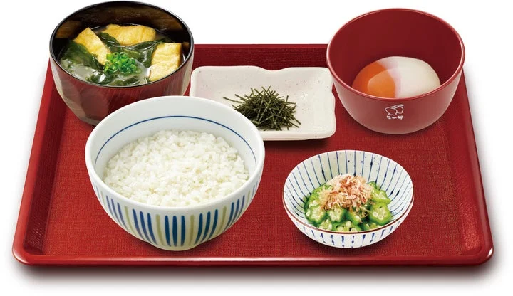 オクラ、温たま、刻みのり、ごはん、味噌汁のセット