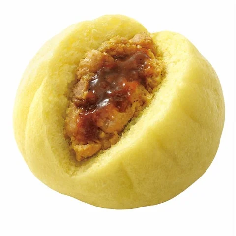 半分に割られた「極旨 黒豚まんカレー」の断面
