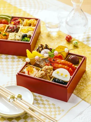 二段重「瑞祥」の中身。食べきりサイズのおせち料理