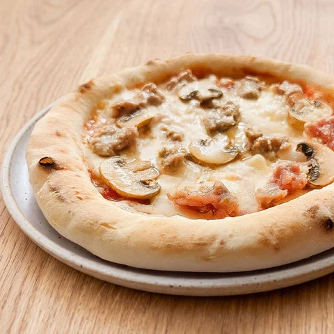 サルシッチャとトマトクリームのピザ
