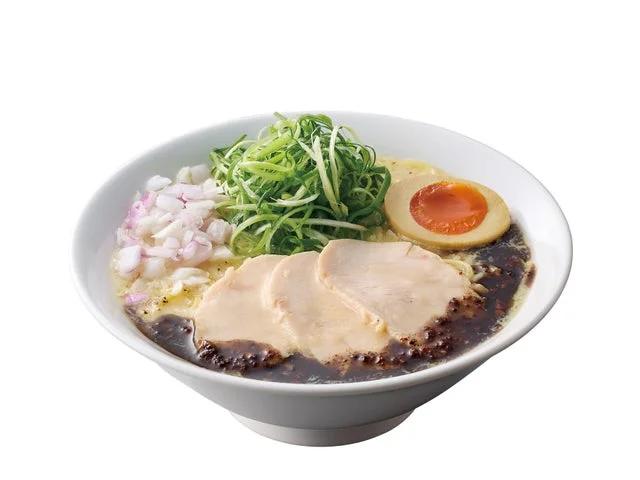 焦がし葱油をかけた濃厚鶏白湯そば