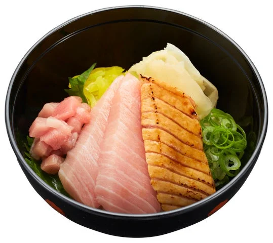 生・炙り・とろぶつの大とろが盛り付けられた「贅沢 大とろ小丼」
