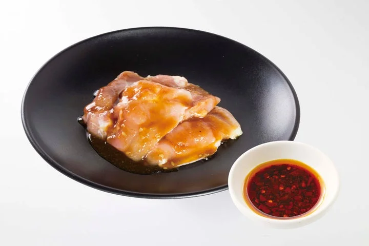 特製台湾焼肉だれを添えた鶏もも肉