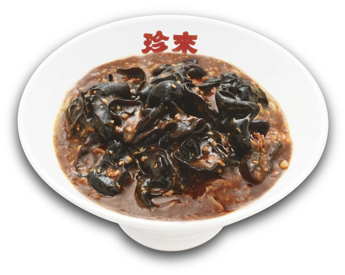 麻辣あんを絡めた大ぶりのキクラゲが乗った中華麺