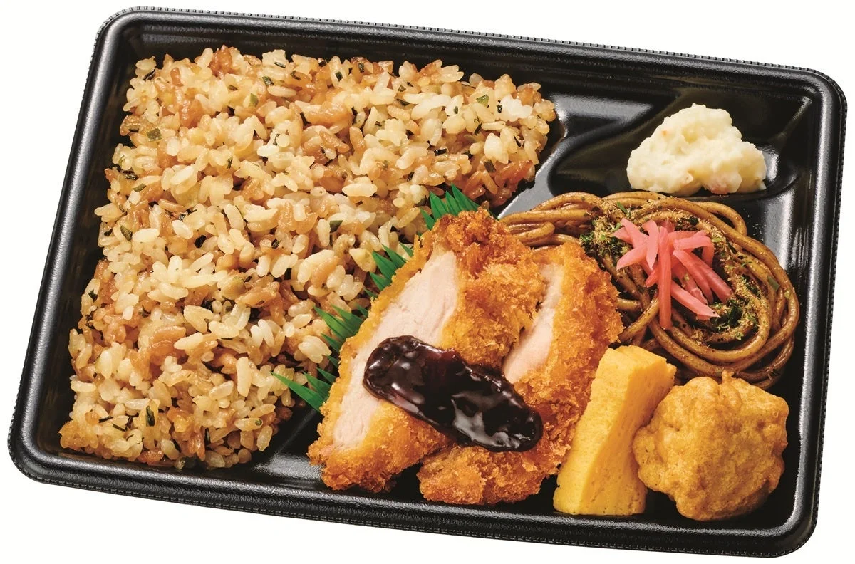 天神屋監修 たぬきごはん弁当の黒いトレイに入った外観