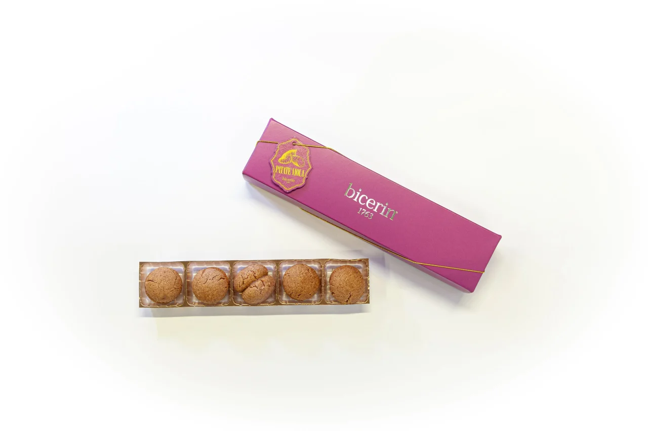 バーチ・ディ・ダーマ(紅イモ)の紫箱と5個の焼き菓子