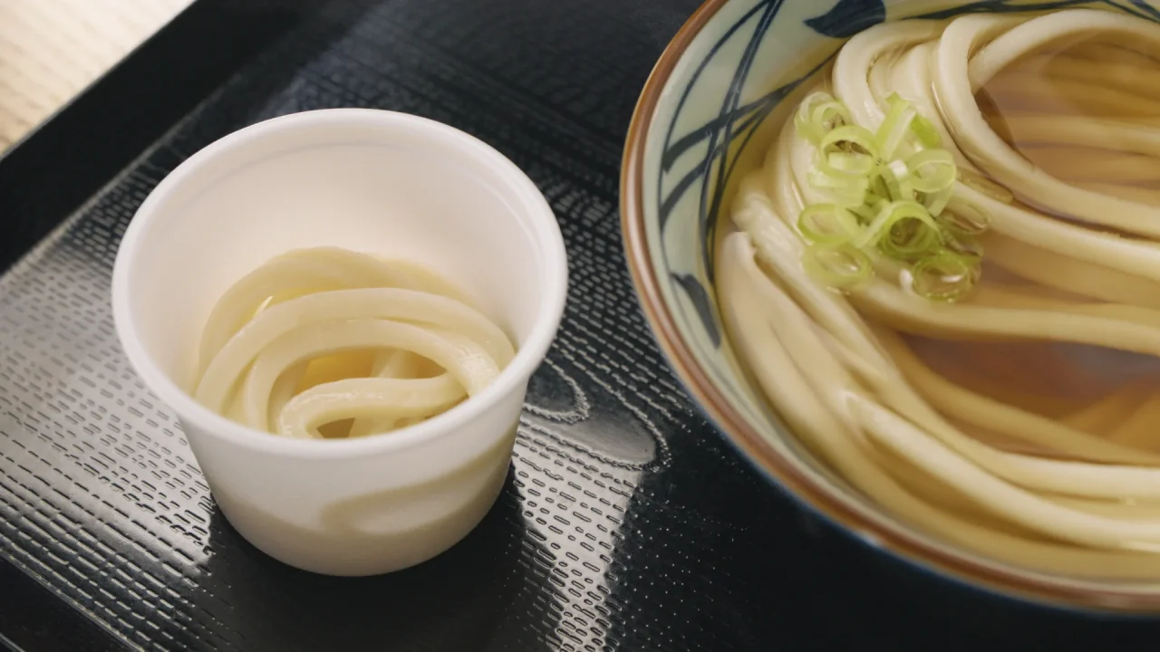 食べ比べ用「ひと口うどん」とうどんの器