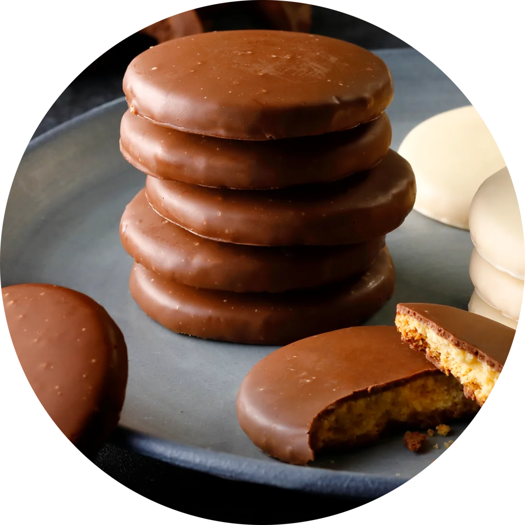 ミルクショコラチーズクッキーのチョコレートコーティングと断面