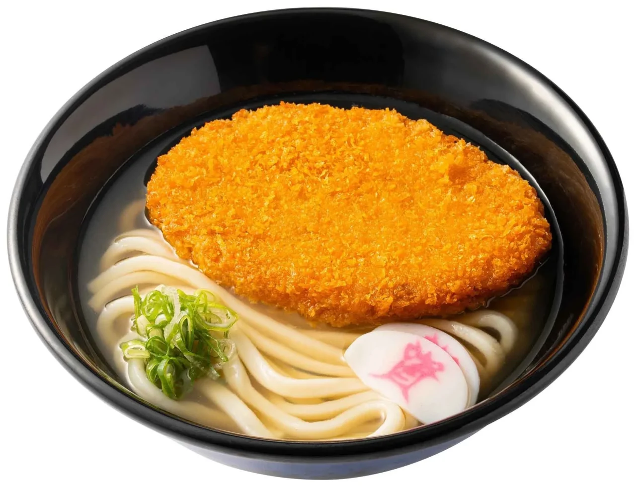 コロッケうどん。黒い丼にうどん、ネギ、花形の練り物、大きなコロッケが載っている。
