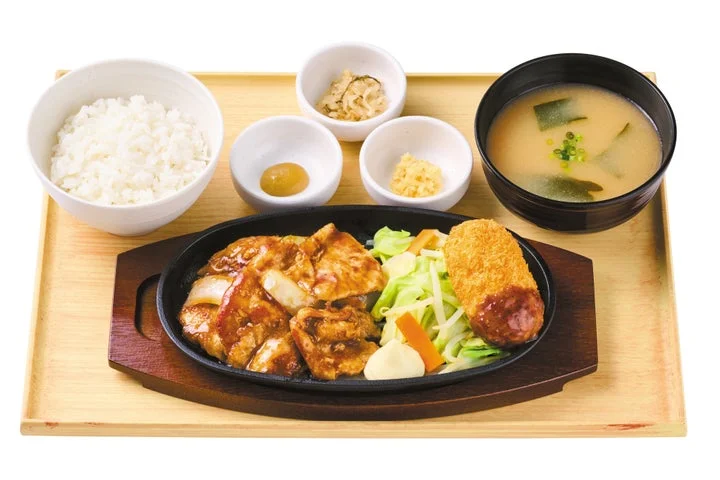カニクリームコロッケ付きの三元豚ロース極みしょうが焼定食