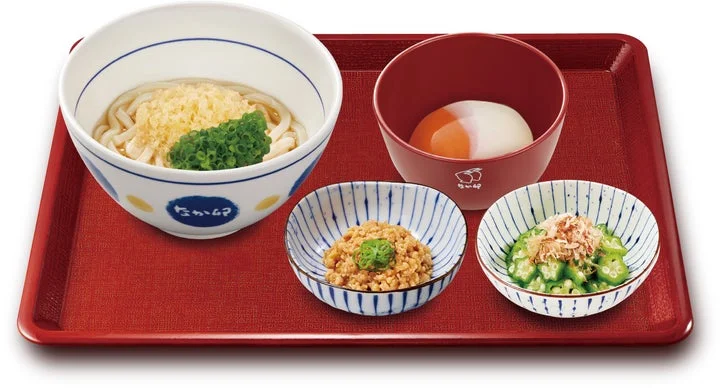 鶏そぼろ、オクラ、温たま、揚げ玉入りうどんのセット