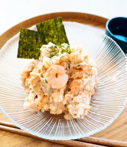 ザクのりチップスを添えた長芋とえびの和風ポテトサラダ