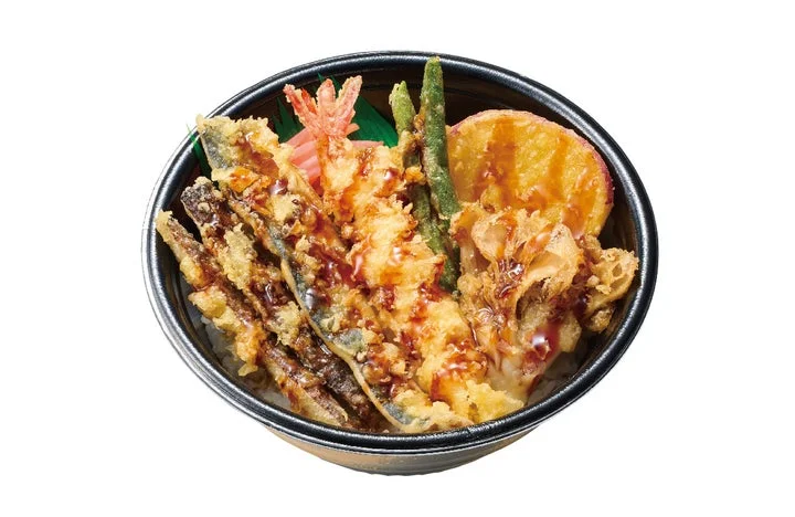器に盛り付けられた秋天丼
