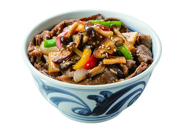 きのこやピーマンなどの野菜が彩り豊かなプルコギ牛かるび丼