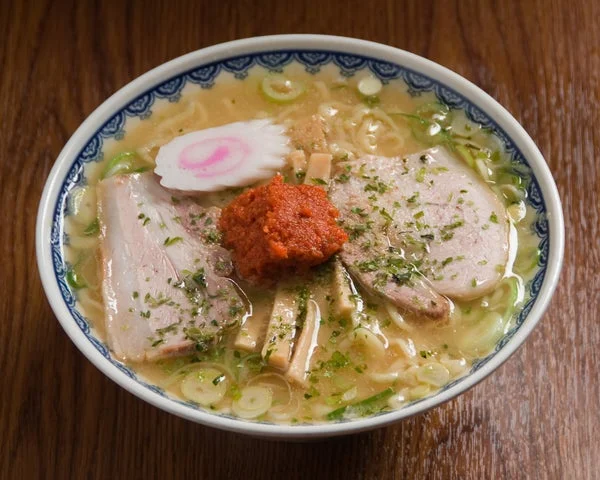 「赤湯ラーメン 龍上海」で提供されている実際のラーメン
