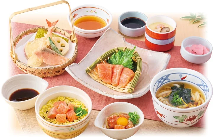 サーモンのお造り、ユッケ、ミニ丼などが並ぶサーモンづくし御膳。