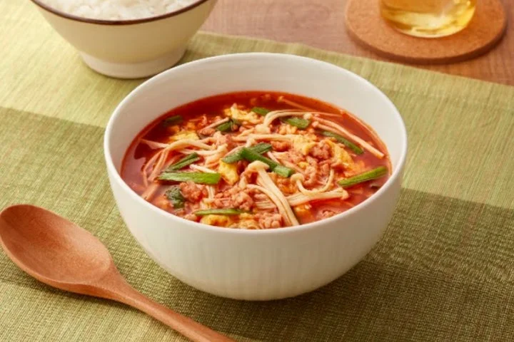 器に入った辛うまおかずスープ