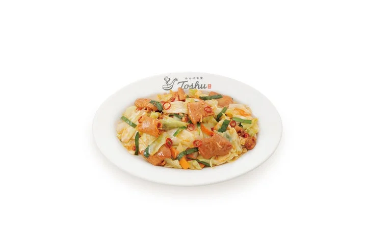 皿に盛り付けられた牛もつと野菜のスタミナ炒め単体