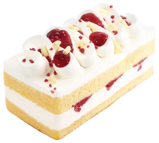 ストロベリーソースと苺キャンディチップが飾られたショートケーキ