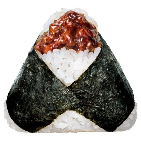 海苔で包まれたおむすびに唐揚げと南蛮だれが乗った具だくさんチキン南蛮
