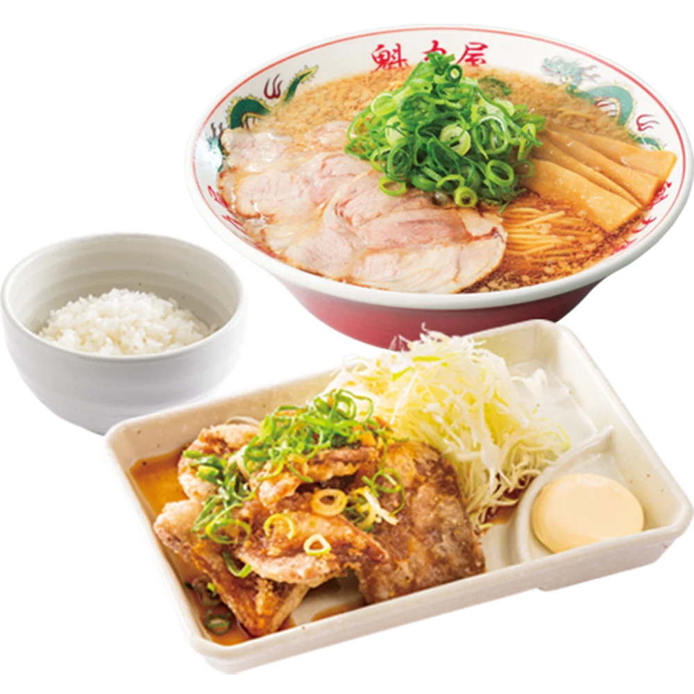 ラーメン魁力屋のラーメン、ご飯、唐揚げ定食