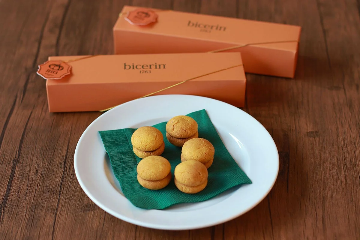 バーチ・ディ・ダーマ(カボチャ)の焼き菓子とオレンジ色のパッケージ