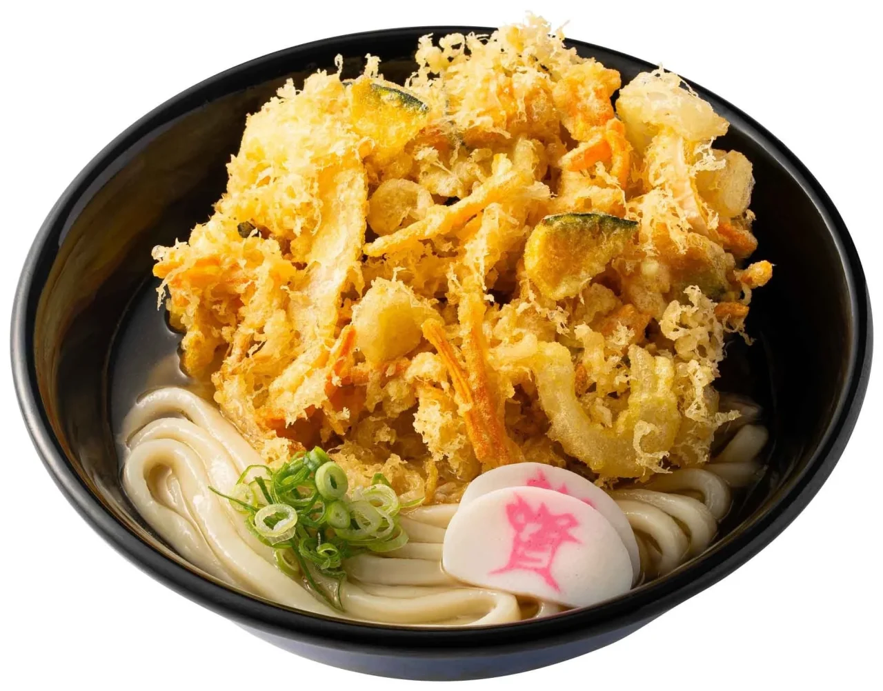 ジャンボ野菜かき揚げ天うどん。黒い丼にうどん、ネギ、資の文字入りの練り物、大きな野菜天ぷらが載っている。