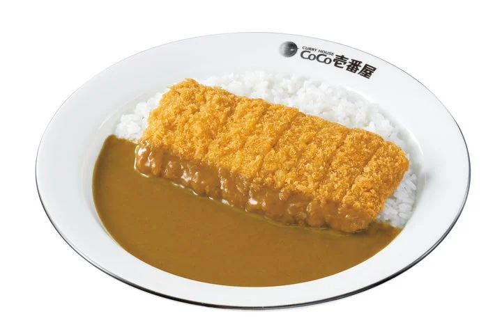 揚げたてのビーフカツが乗ったビーフカツカレー